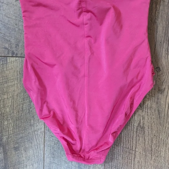 La‎ Blanca Ruched One Piece Swimsuit - Picture 4 of 9